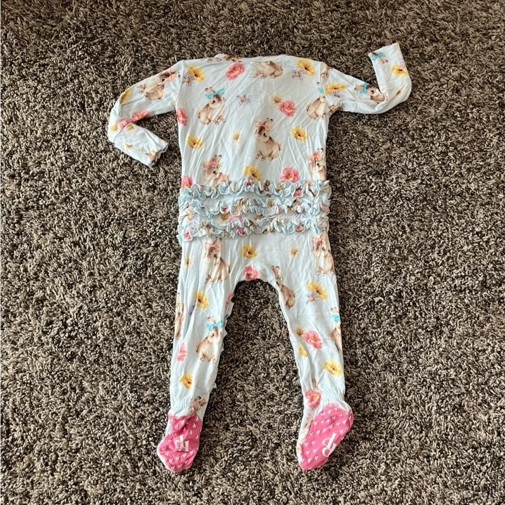 POSH PEANUT Tinsley Jane Bunny Print Ruffled Fitted Footie Pajamas Girls 0-3 MO